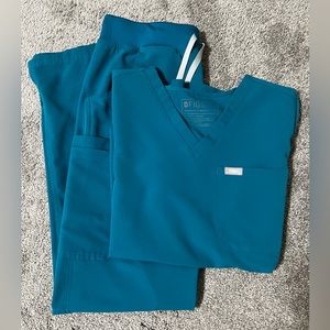 Caribbean blue FIGS scrub set